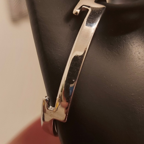 Avon silver tone bangle - Picture 2 of 6